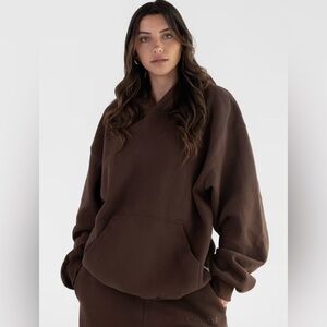 Comfrt Minimalist Hoodie & Sweats